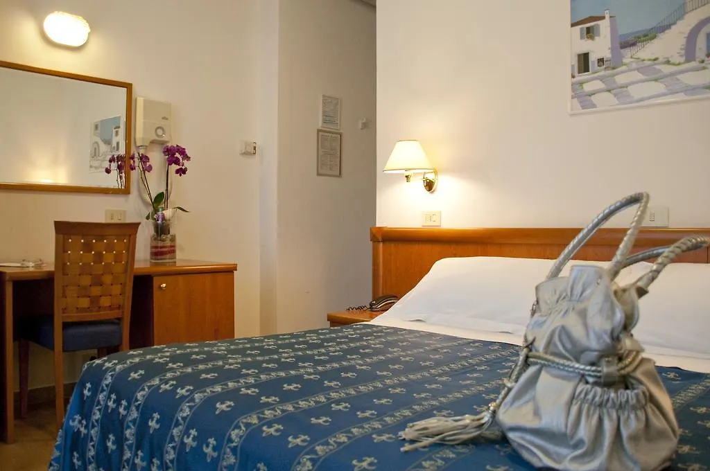 Hotel Mon Pays ريتشيوني